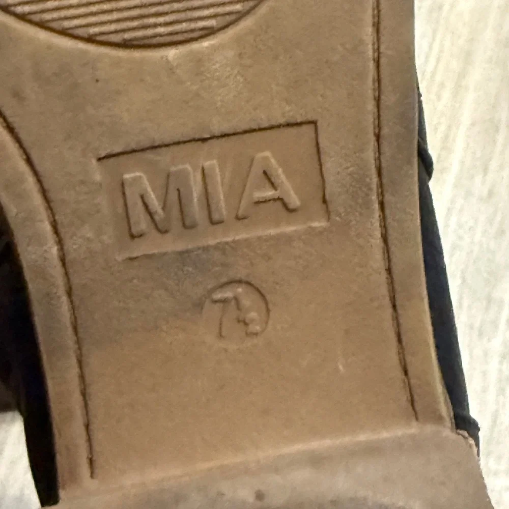 Mia‎ Black Faux Leather Ankle Boots Women's Size 7.5 Buckle Zipper Chunky Heel
